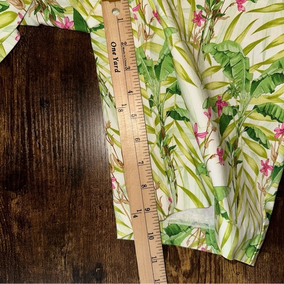 J. McLaughlin Shorts Masie Womens 4 White Floral Palm Trees Hawaiian Bermuda - Picture 6 of 8
